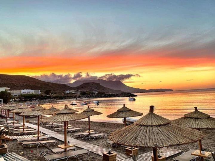 Molos Beach Rooms Kissamos Exterior photo