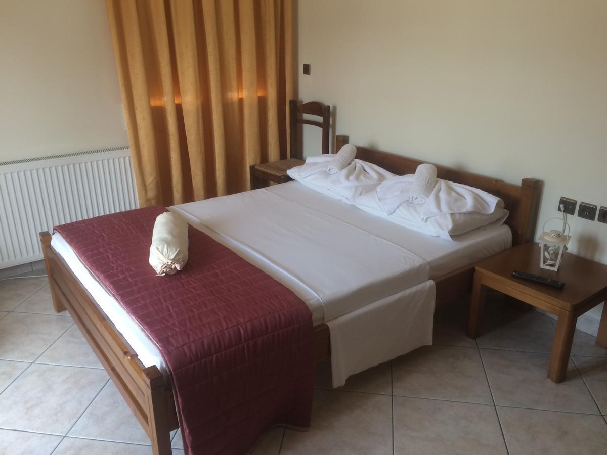 Molos Beach Rooms Kissamos Exterior photo