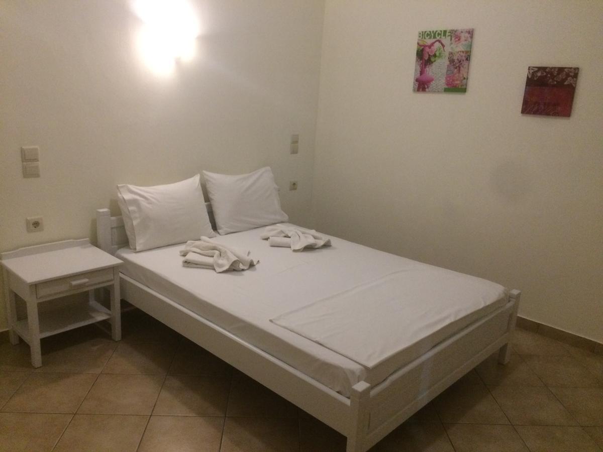 Molos Beach Rooms Kissamos Exterior photo