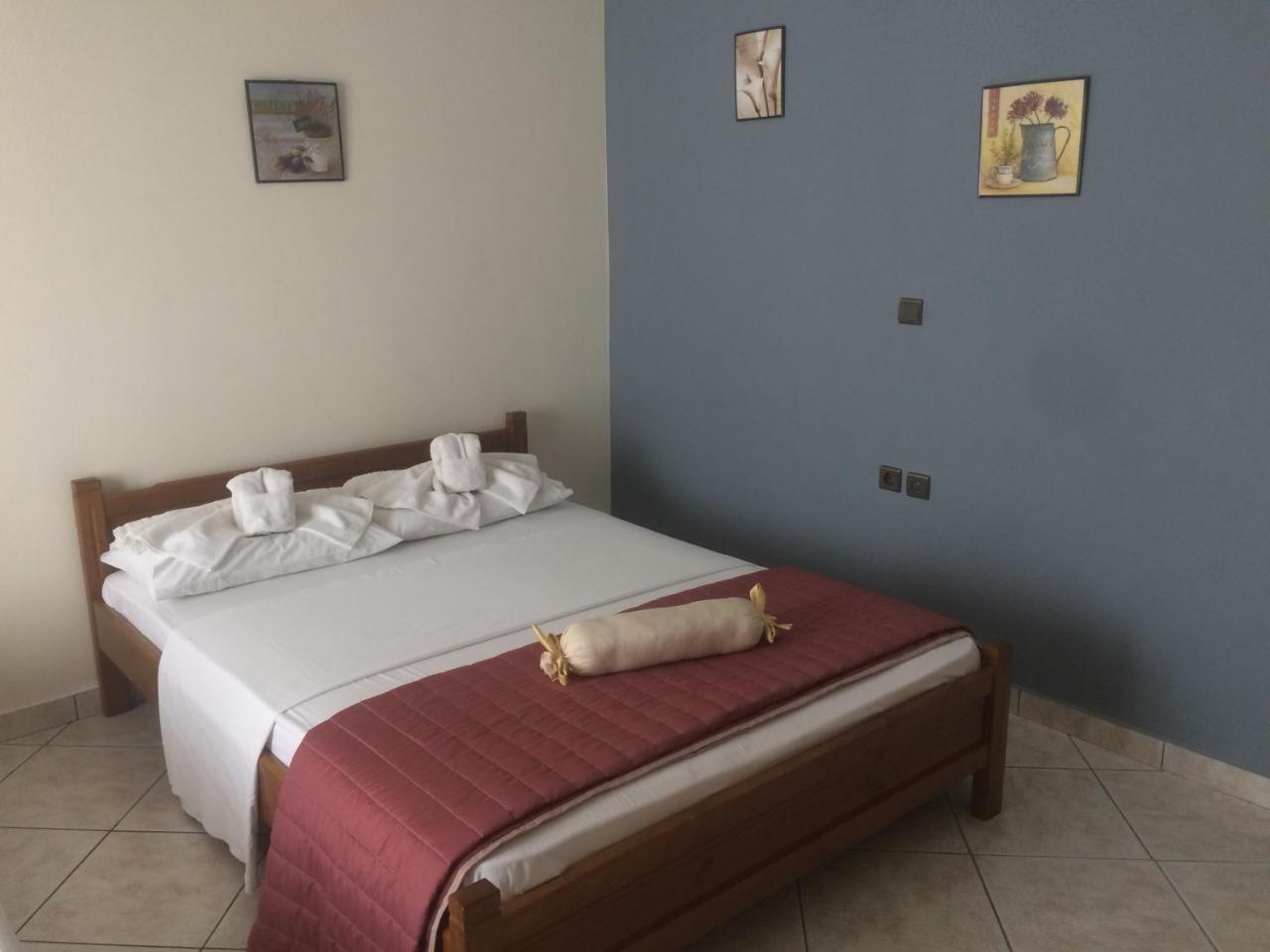 Molos Beach Rooms Kissamos Exterior photo